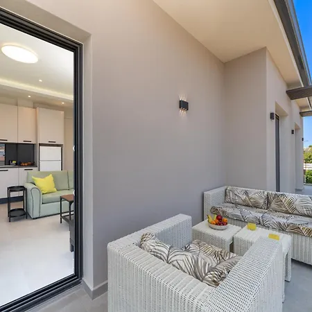 Daire Tsimaras Sea View